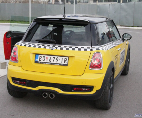 Rivel brendiranje automobila - 40