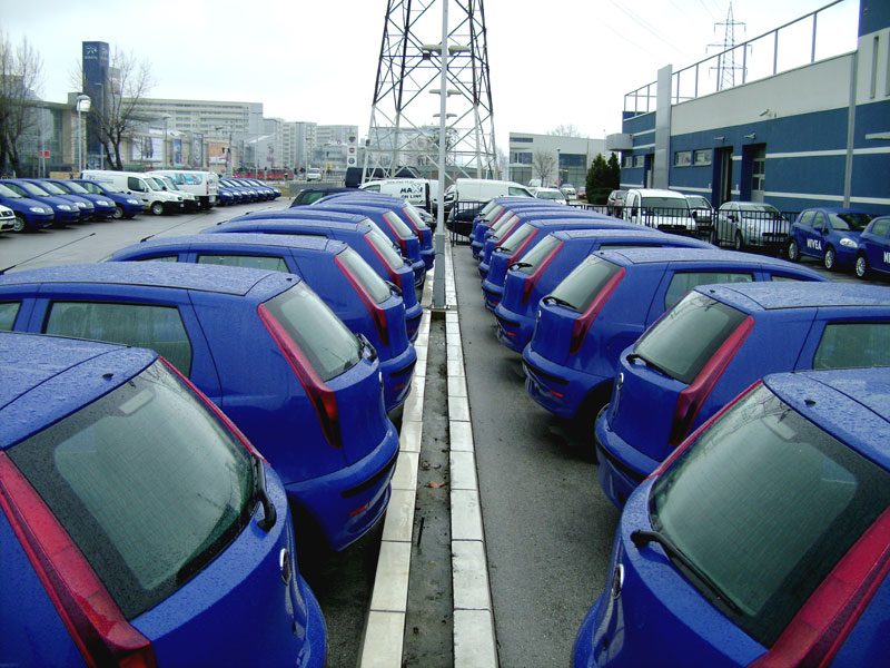 Rivel kom brendiranje auto folijama u boji